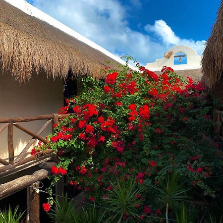 Lo Nuestro Petit Hotel Tulum Exterior photo