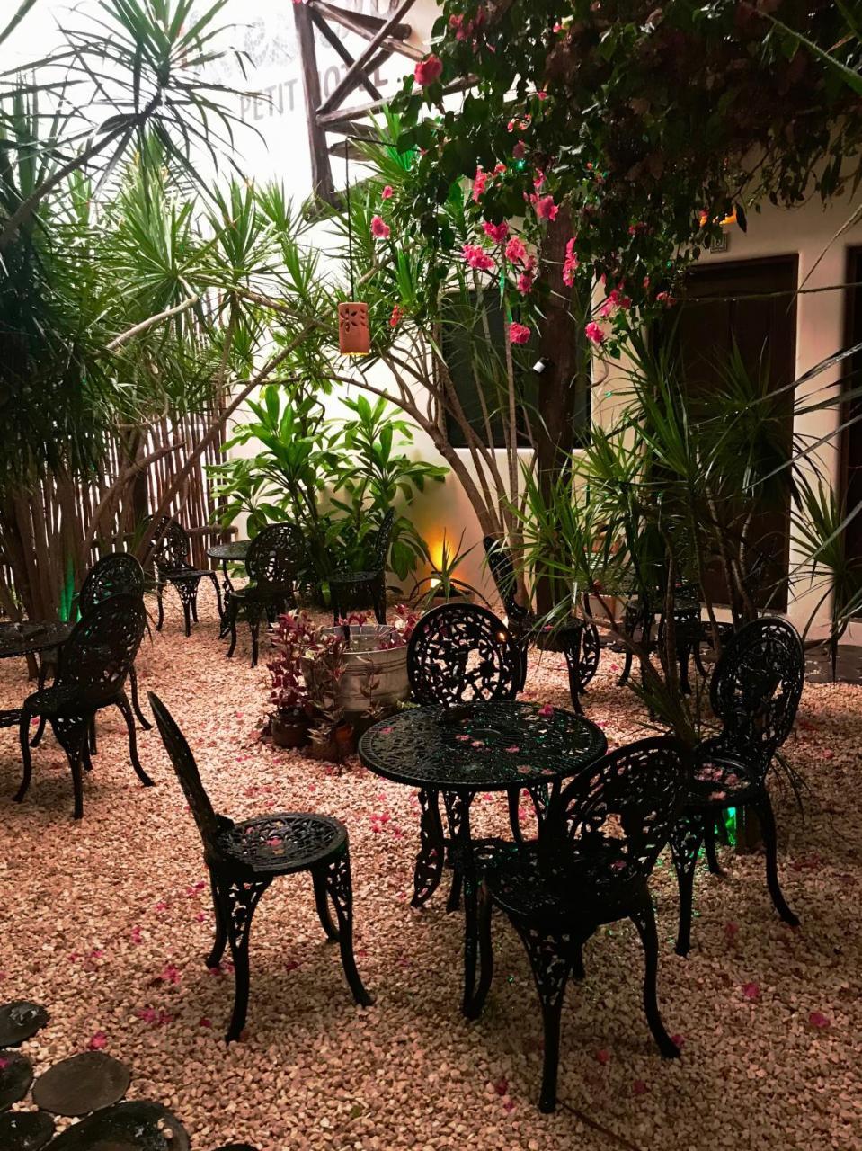 Lo Nuestro Petit Hotel Tulum Exterior photo