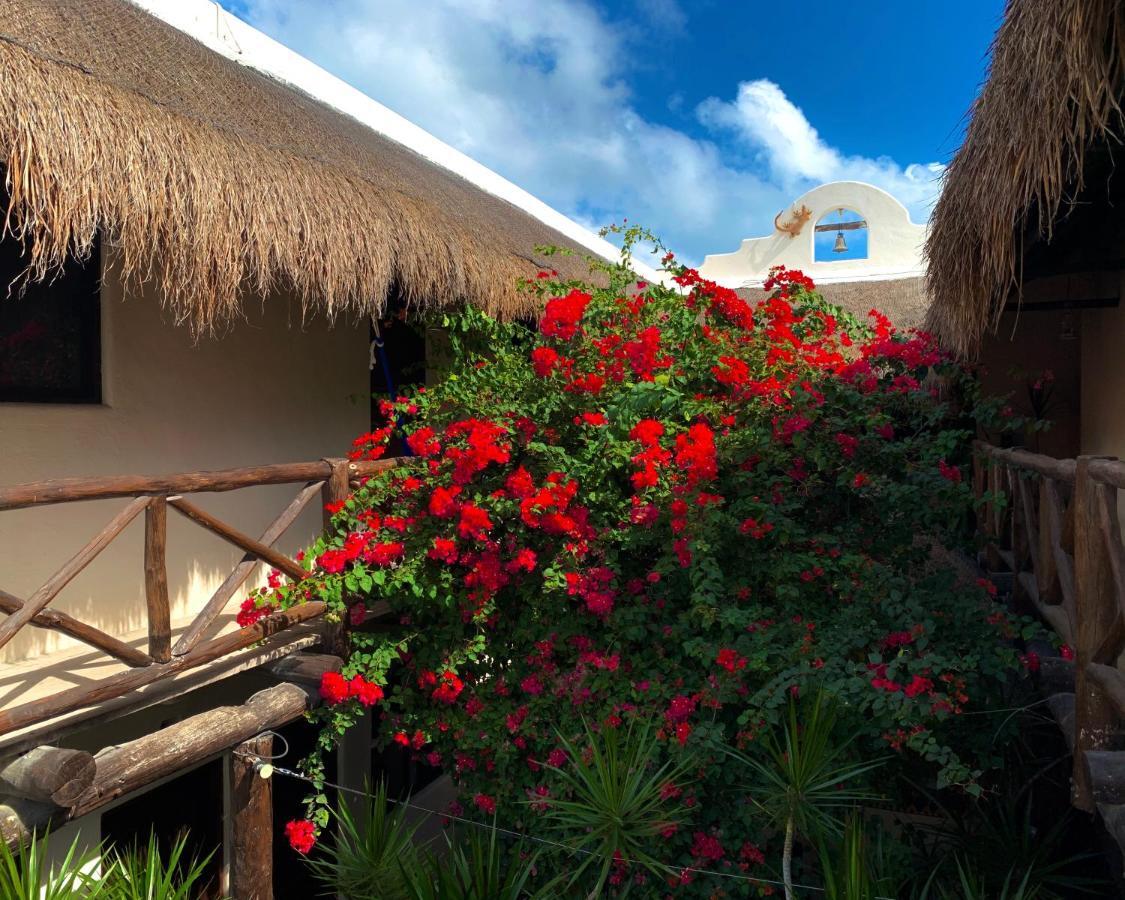 Lo Nuestro Petit Hotel Tulum Exterior photo